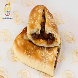 فطيرة نقانق مرتديلا سادة